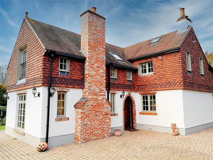 4 bedroom cottage for sale, East Hall Road, Chelsfield